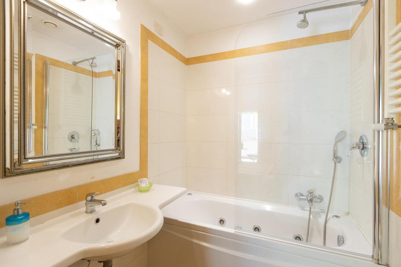 Internouno Deluxe Hotell Rom Exteriör bild