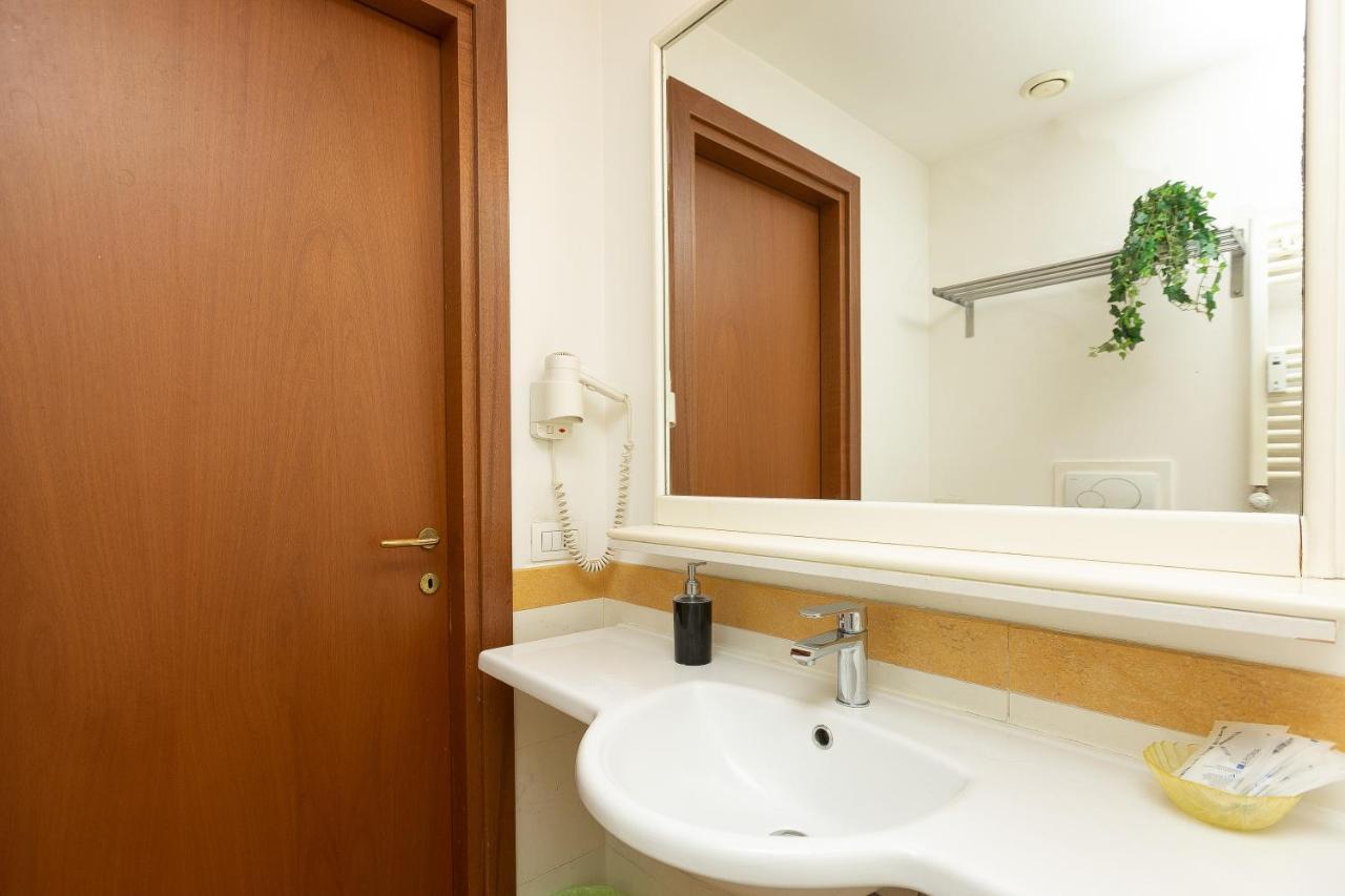 Internouno Deluxe Hotell Rom Exteriör bild