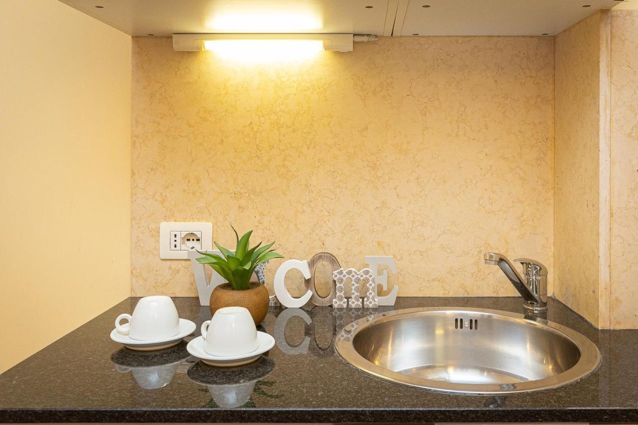 Internouno Deluxe Hotell Rom Exteriör bild